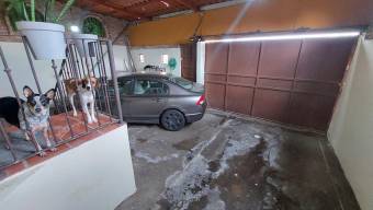 Se vende espaciosa casa con patio en San Isidro San José 25-778