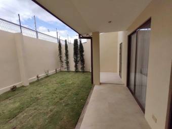 Venta de Casa en Hojarasca Real- Belén-Heredia. RAH 25-870