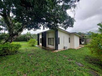 Se vende casa con lote de 1,655m2 en Atenas Alajuela 25-824