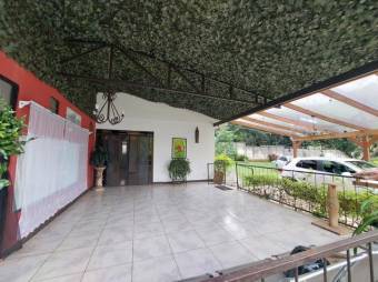 Se vende casa con lote de 1,655m2 en Atenas Alajuela 25-824