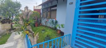 Se vende espaciosa casa de 2 plantas en San Vicente Moravia 25-266