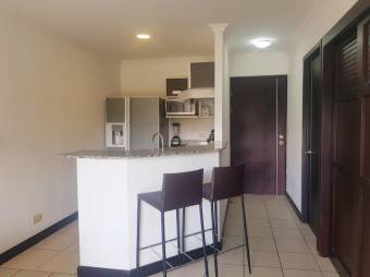 Se alquila apartamento amoblado en Rio Oro Santa Ana 25-822