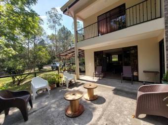 Se vende espaciosa casa con lote de 818m2 en Santiago San José 25-500