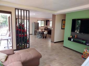 Se vende espaciosa casa con lote de 818m2 en Santiago San José 25-500