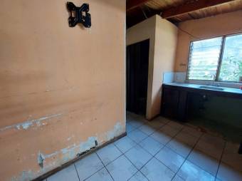 Se vende espaciosa casa con patio en Vásquez de Coronado 25-781