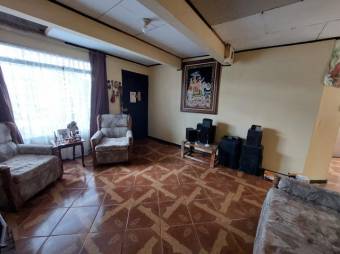 Se vende espaciosa casa con patio en Vásquez de Coronado 25-781