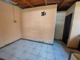 Se vende espaciosa casa con patio en Vásquez de Coronado 25-781