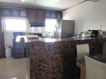 Se vende casa con apartamentos para inversión en Alajuelita San José 23-1384