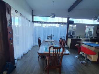 Se vende espaciosa casa con patio en Guadalupe San José 24-892