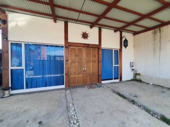 Se vende espaciosa casa con patio en Guadalupe San José 24-892