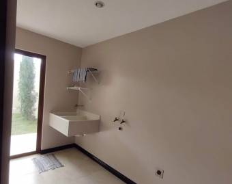 Venta de Casa en Hojarasca Real- Belén-Heredia. RAH 25-870