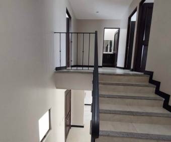 Venta de Casa en Hojarasca Real- Belén-Heredia. RAH 25-870