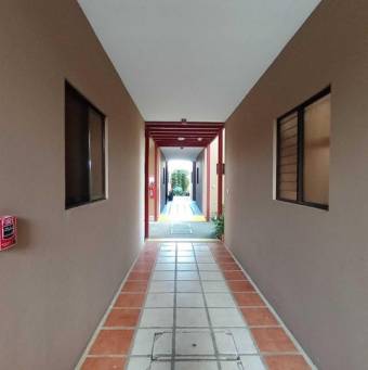 Se vende espacioso apartamento en La Trinidad San José 25-895