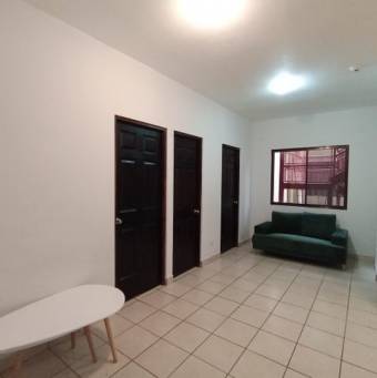 Se vende espacioso apartamento en La Trinidad San José 25-895