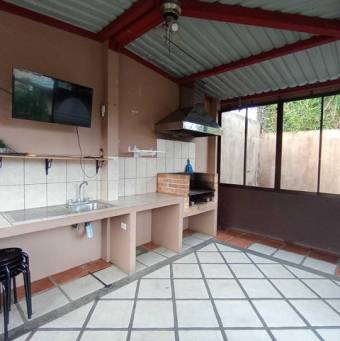 Se vende espacioso apartamento en La Trinidad San José 25-895