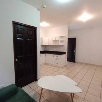 Se vende espacioso apartamento en La Trinidad San José 25-895