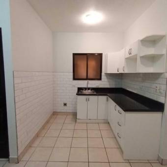 Se vende espacioso apartamento en La Trinidad San José 25-895