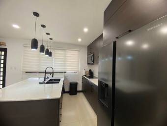 Venta de Casa en El Roble-San Antonio, Alajuela. RAH 25-879