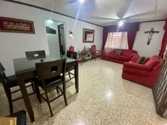 Se vende casa con uso de suelo mixto en San Pedro San José 25-364