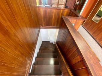 Se vende casa con uso de suelo mixto en San Pedro San José 25-364