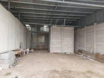 Se vende casa con lote de mas de 2000m2 en San Nicolás Cartago A25-84