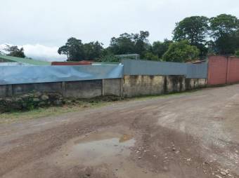 Se vende casa con lote de mas de 2000m2 en San Nicolás Cartago A25-84