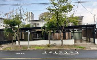 Se vende casa con uso de suelo mixto en Carmen San José 25-252