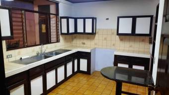 Venta de Casa en Escazú, San José. RAH 25-886