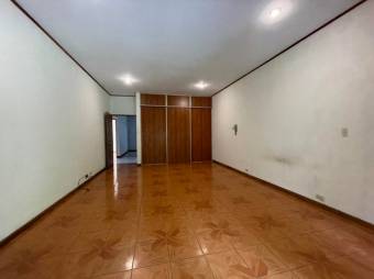 Se vende espaciosa casa con 1,103m2 en San Rafael Escazú 25-466