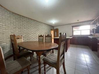 Se vende espaciosa casa con 1,103m2 en San Rafael Escazú 25-466