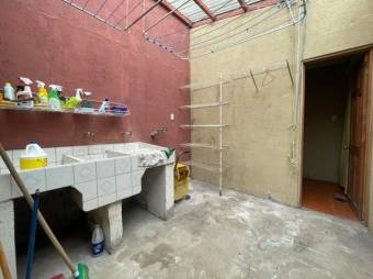 Se vende espaciosa casa con 1,103m2 en San Rafael Escazú 25-466