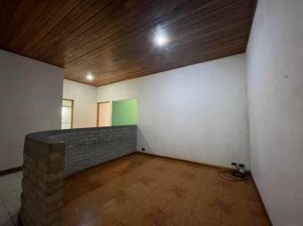 Se vende espaciosa casa con 1,103m2 en San Rafael Escazú 25-466