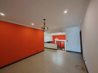 Se vende espaciosa casa con patio en Sánchez San José 24-1101