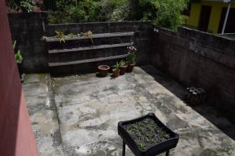 Se vende casa con uso de suelo mixto en San Rafael Arriba 25-296