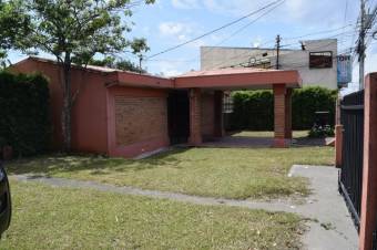 Se vende casa con uso de suelo mixto en San Rafael Arriba 25-296