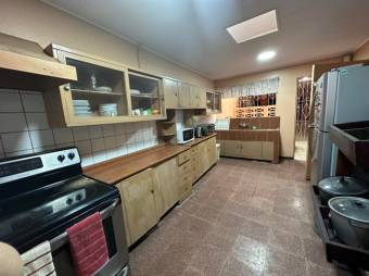 Se vende espaciosa casa con patio en Guadalupe San José 24-972