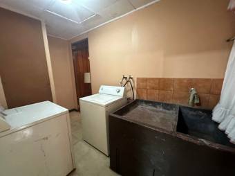 Se vende espaciosa casa con patio en Guadalupe San José 24-972