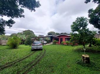 Se vende casa con lote de 1,655m2 en Atenas Alajuela 25-824