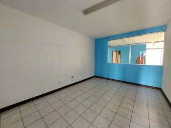 Se vende espaciosa casa con patio en Guadalupe de Goicoechea 26-580