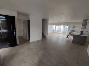 Se vende moderna casa en condominio de Ciudad Colon 26-764