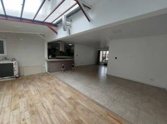 Se vende moderna casa en condominio de Ciudad Colon 26-764