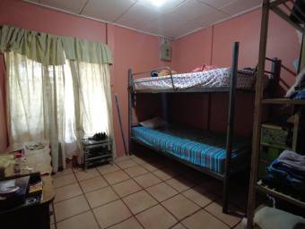 Se vende propiedad con uso de suelo mixto en Llorente de Flores 24-281