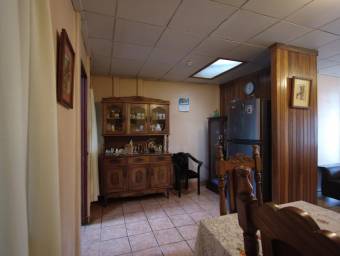 Se vende propiedad con uso de suelo mixto en Llorente de Flores 24-281