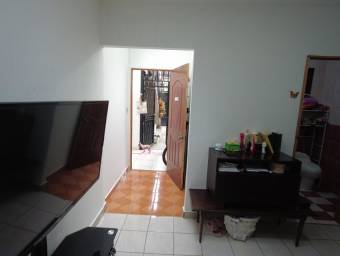 Se venden casa y 2 apartamentos en Santo Domingo de Heredia 23-2209