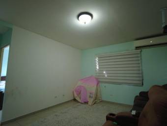 Se venden casa y 2 apartamentos en Santo Domingo de Heredia 23-2209