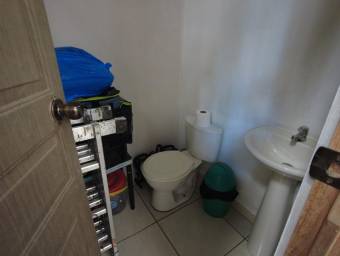 Se venden casa y 2 apartamentos en Santo Domingo de Heredia 23-2209