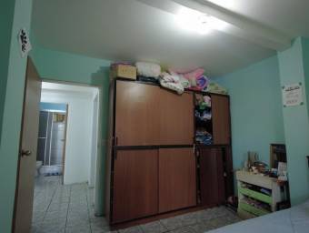 Se venden casa y 2 apartamentos en Santo Domingo de Heredia 23-2209