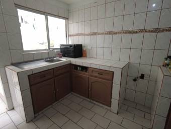 Se venden casa y 2 apartamentos en Santo Domingo de Heredia 23-2209