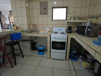 Se venden casa y 2 apartamentos en Santo Domingo de Heredia 23-2209