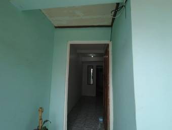 Se venden casa y 2 apartamentos en Santo Domingo de Heredia 23-2209